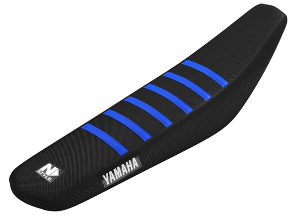 YAMAHA TEAM ISSUE GRIP SEAT- BLACK SIDES/ BLACK TOP/ 6 BLUE RIBS
